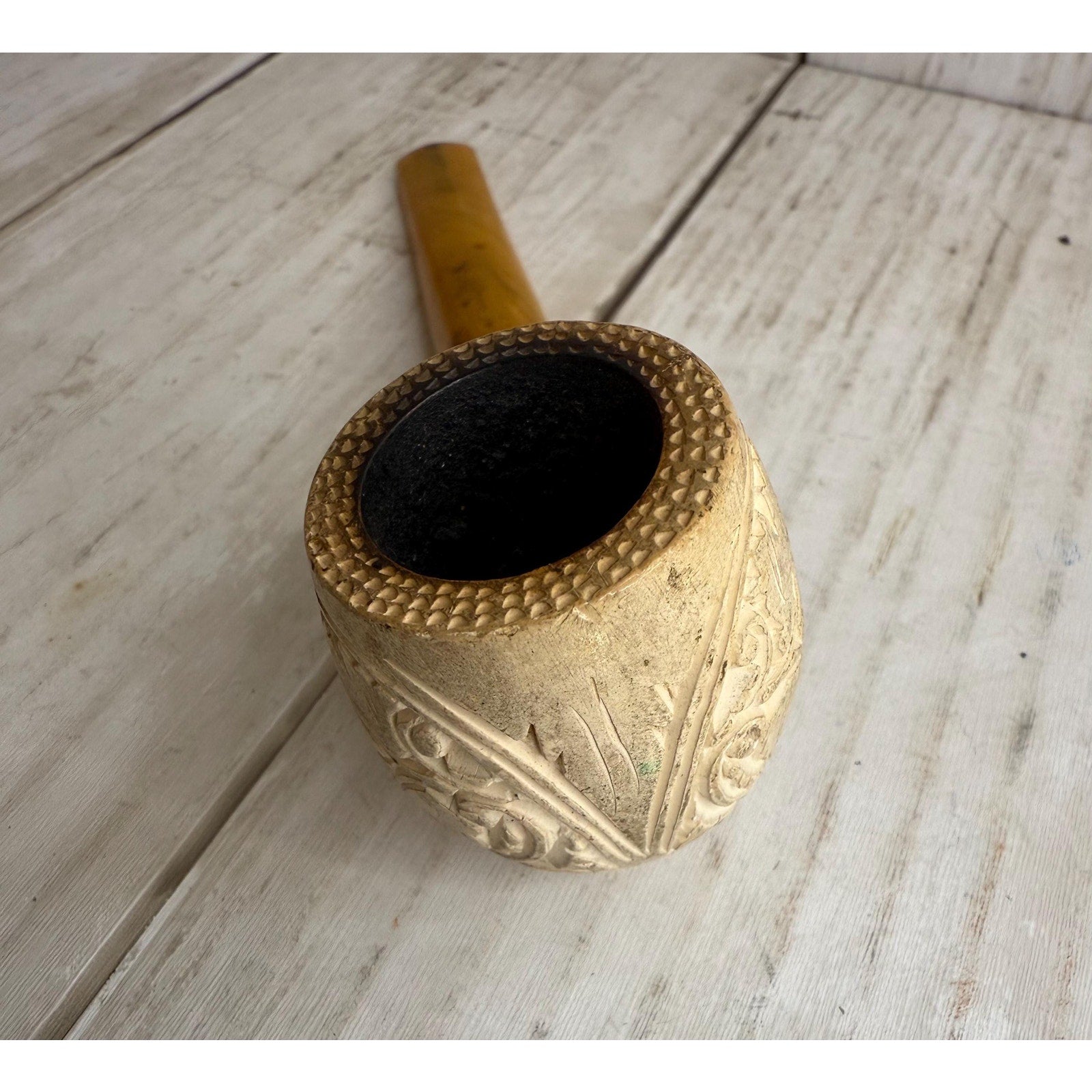 Classic Style Meerschaum Pipe with Carved Grape Leaf Design