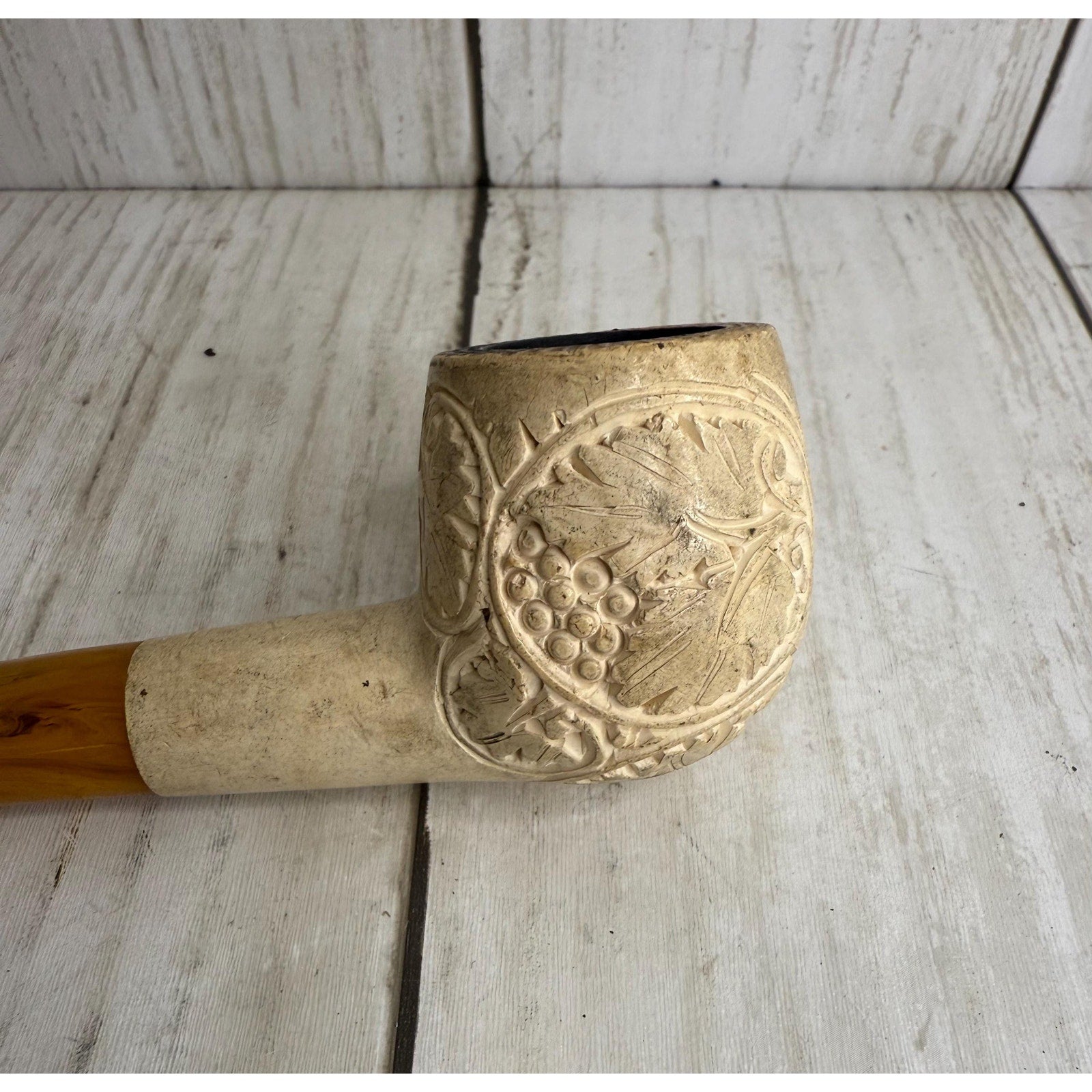 Classic Style Meerschaum Pipe with Carved Grape Leaf Design