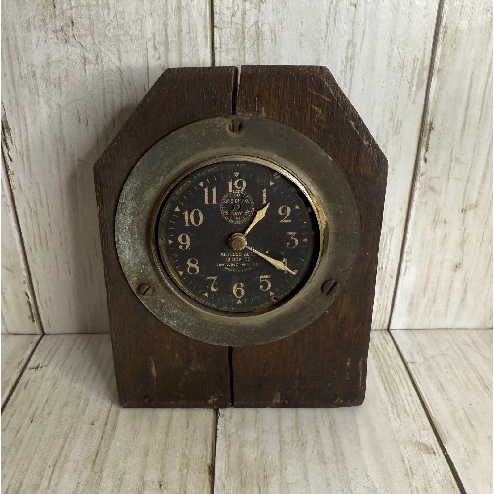 Keyless Auto Clock Company Decor
