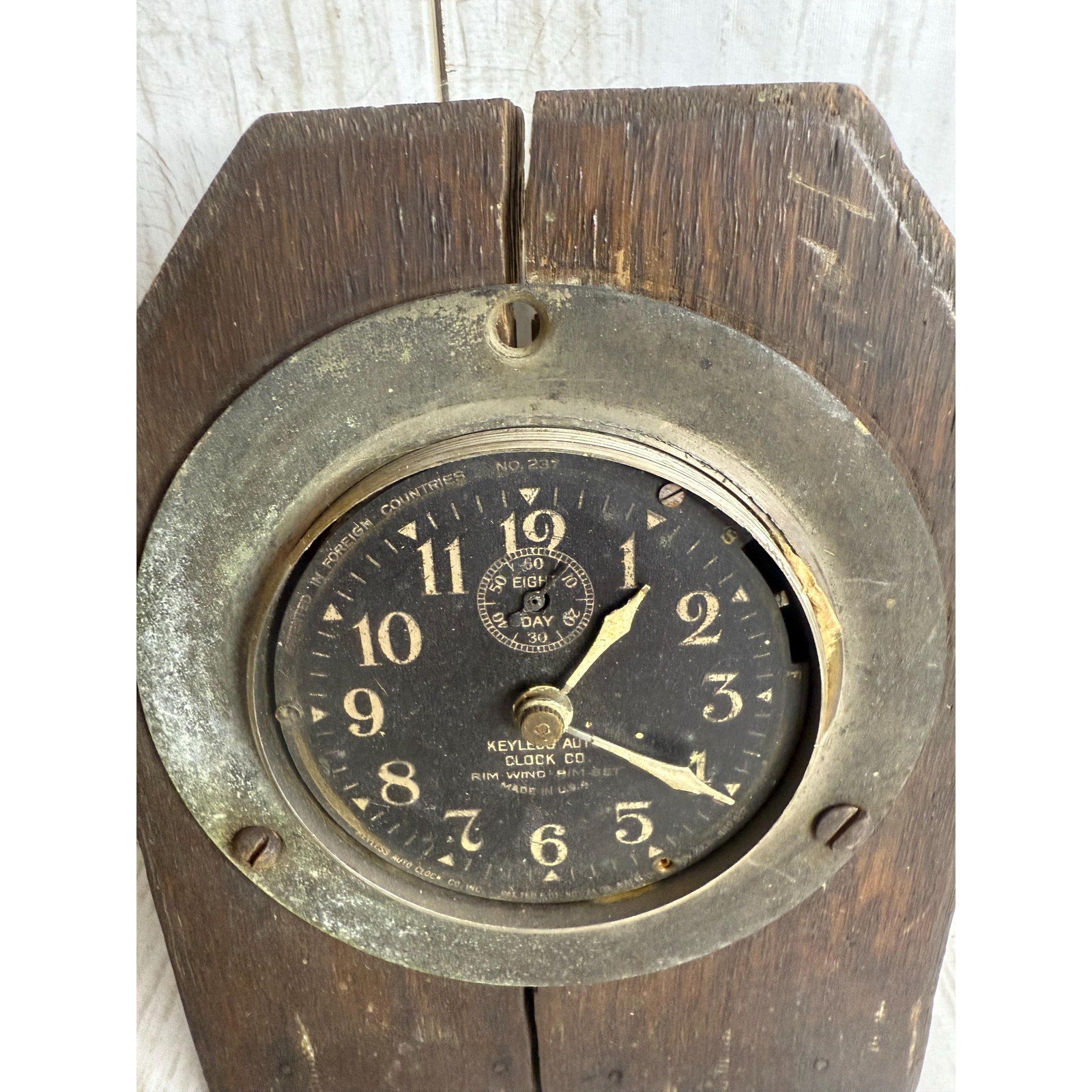 Keyless Auto Clock Company Decor