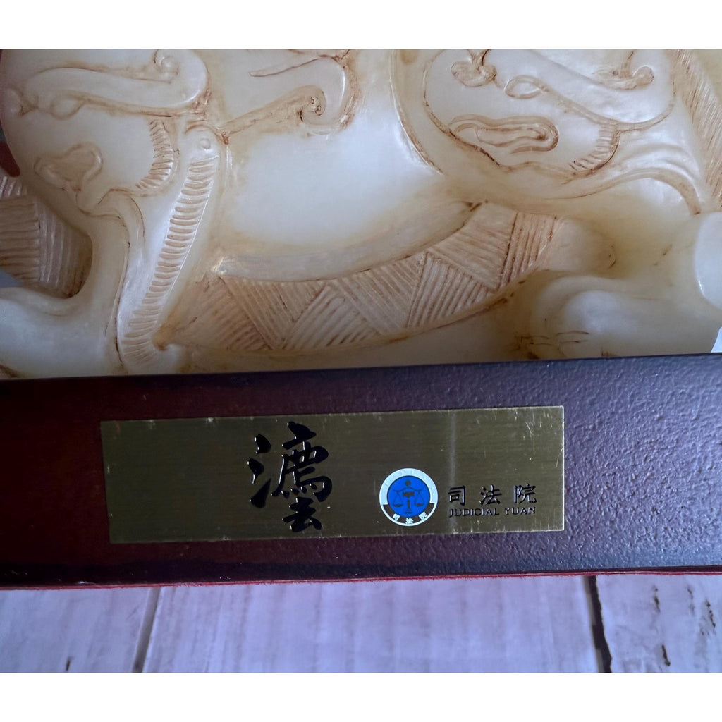 White Jade Carving of Judicial Yuan ‘Fa” Shuo-Wan-Joe-Zi