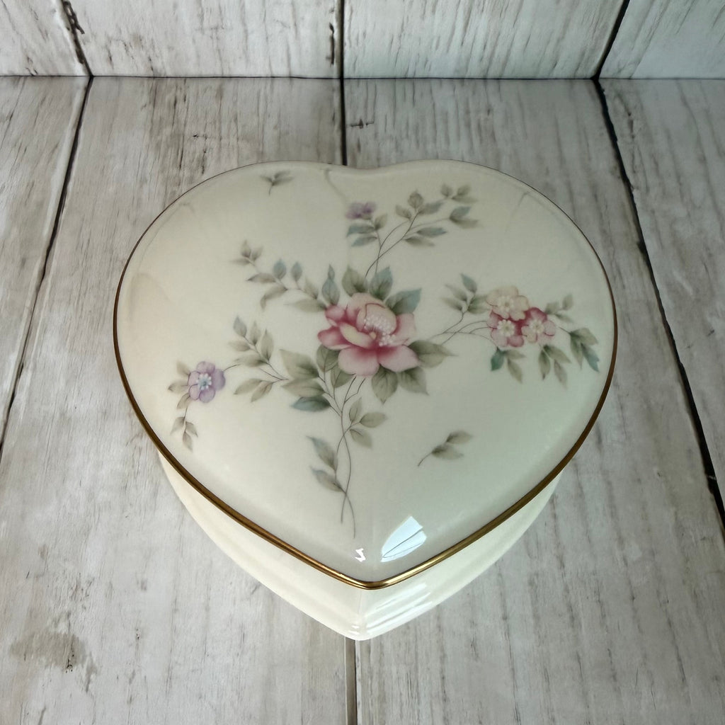 Mikasa Bone China Remembrance Heart Shaped Trinket Box With Gold Trim