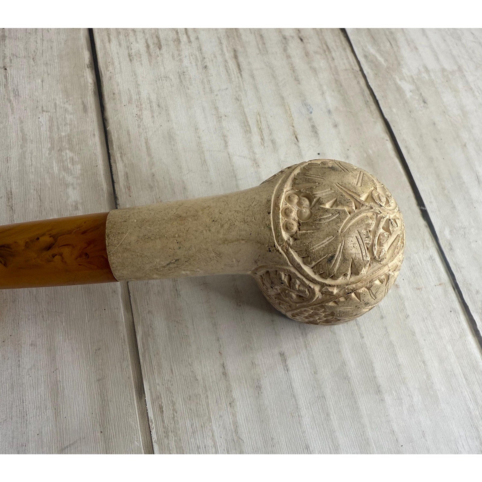 Classic Style Meerschaum Pipe with Carved Grape Leaf Design