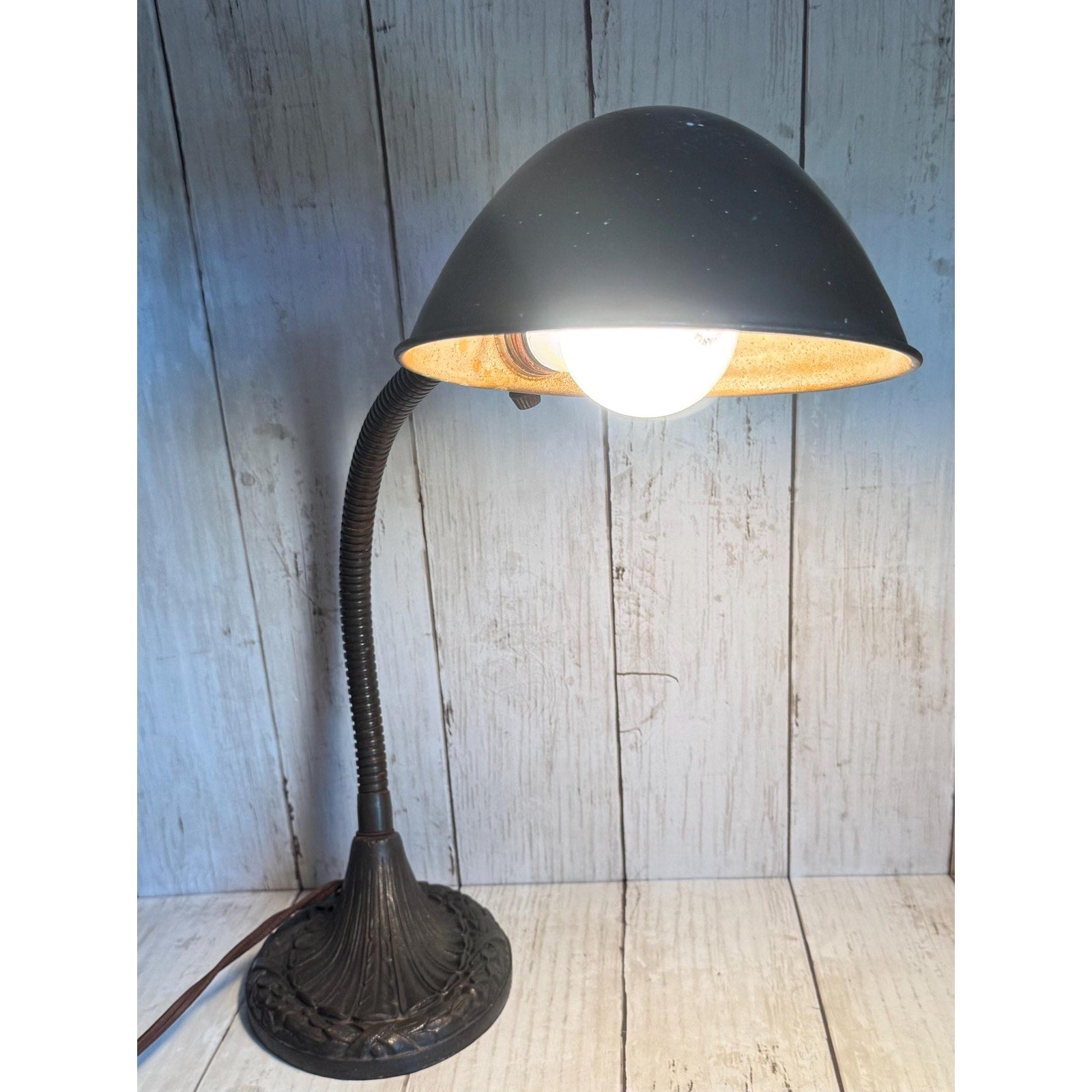 Iron Gooseneck Desk Lamp