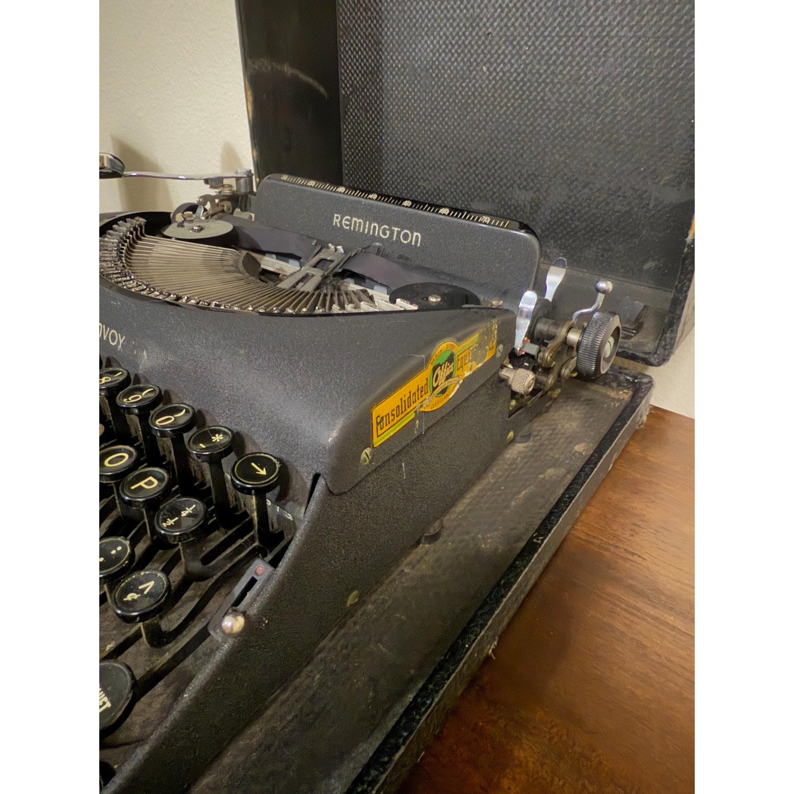 Remington Envoy 1940’s Typewriter and Case