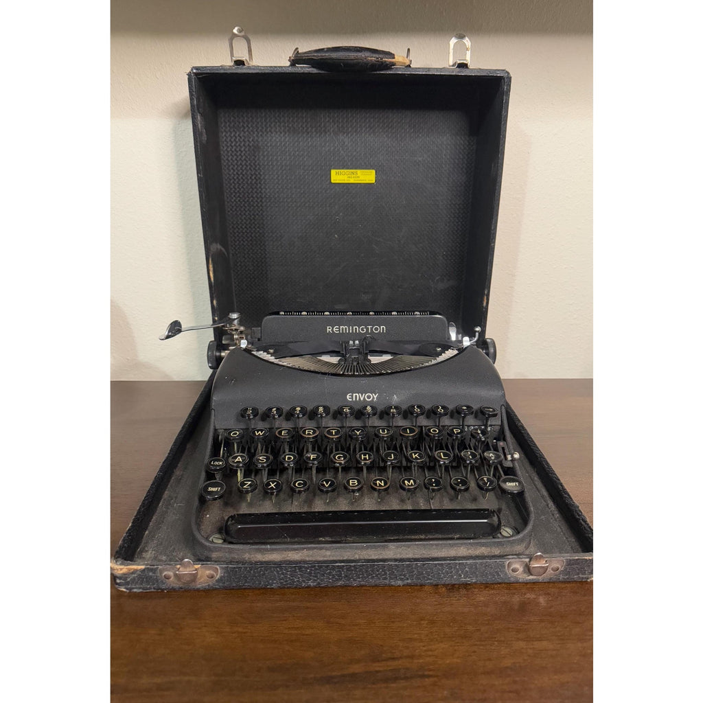 Remington Envoy 1940’s Typewriter and Case