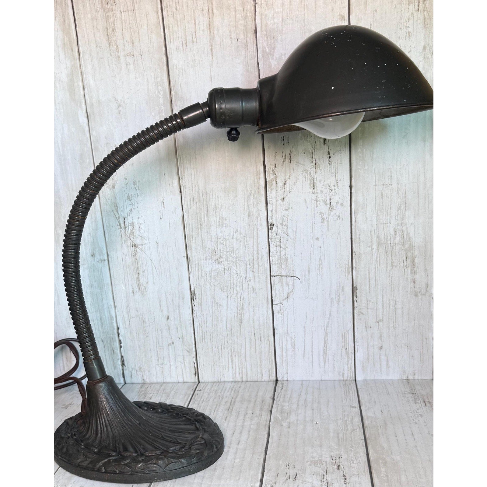 Iron Gooseneck Desk Lamp