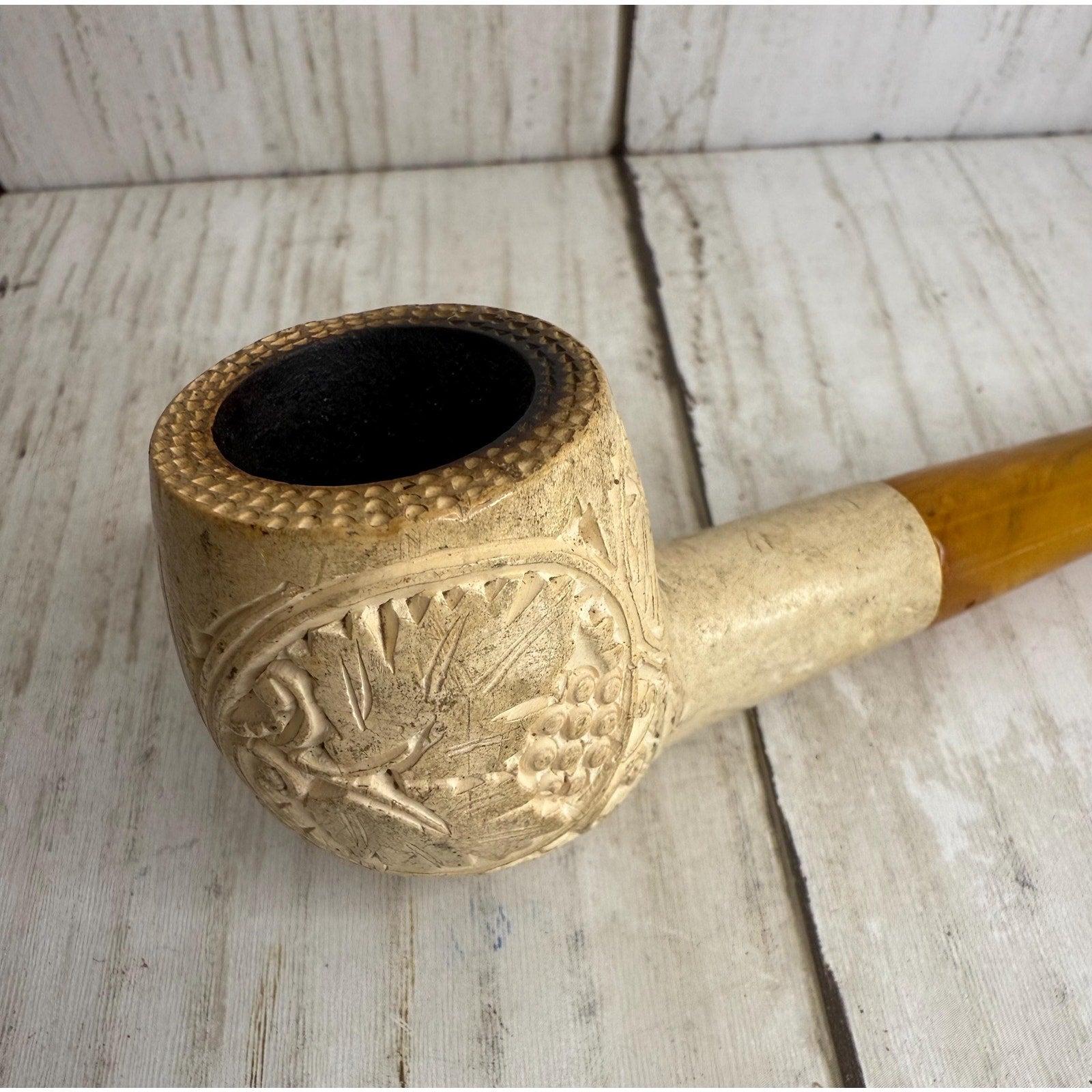 Classic Style Meerschaum Pipe with Carved Grape Leaf Design