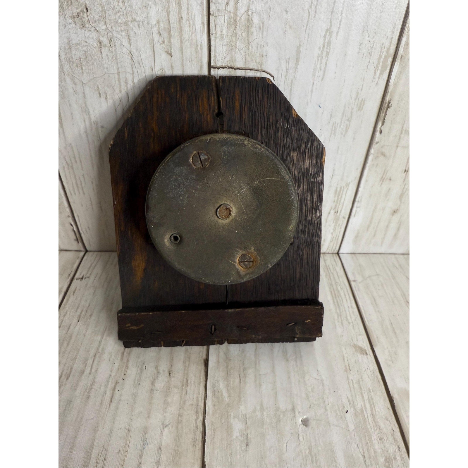 Keyless Auto Clock Company Decor