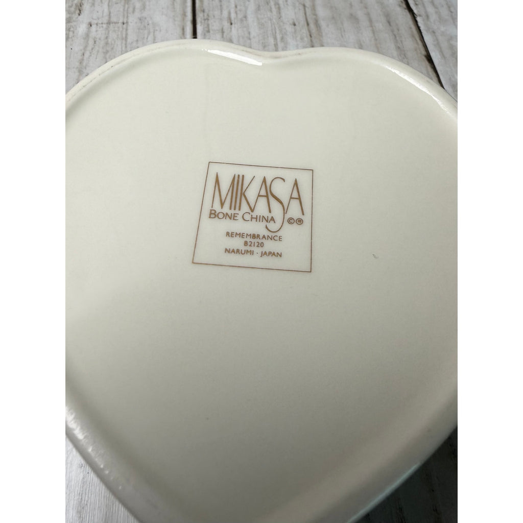 Mikasa Bone China Remembrance Heart Shaped Trinket Box With Gold Trim