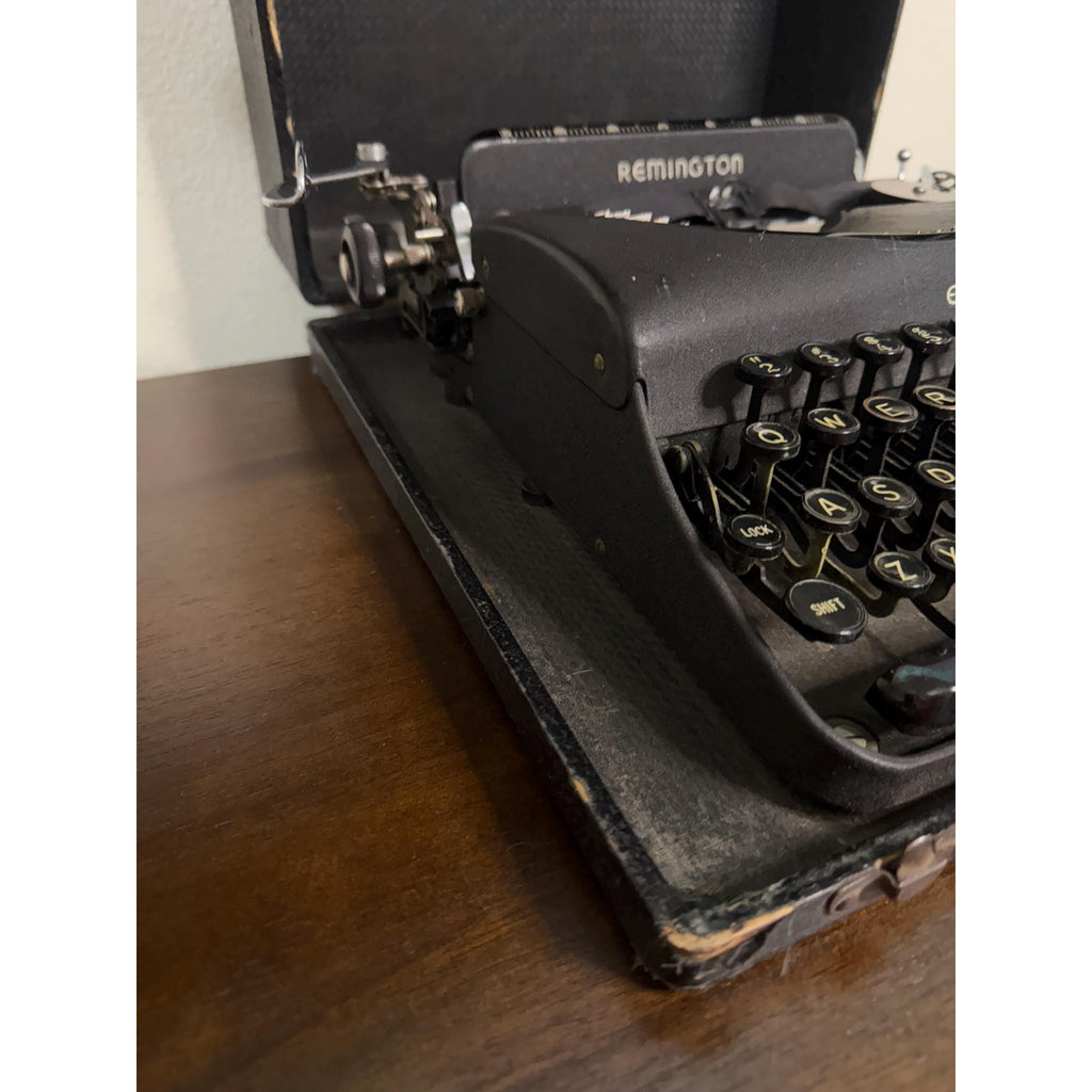 Remington Envoy 1940’s Typewriter and Case